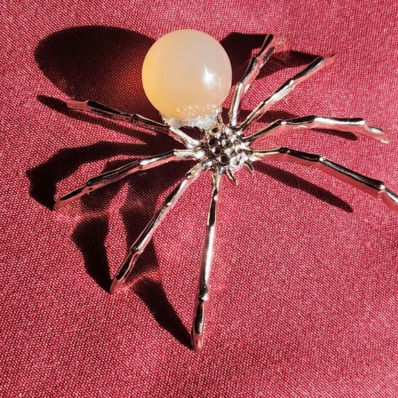 Metal Spider With Carnelian Agate Sphere - Picture 4 of 4